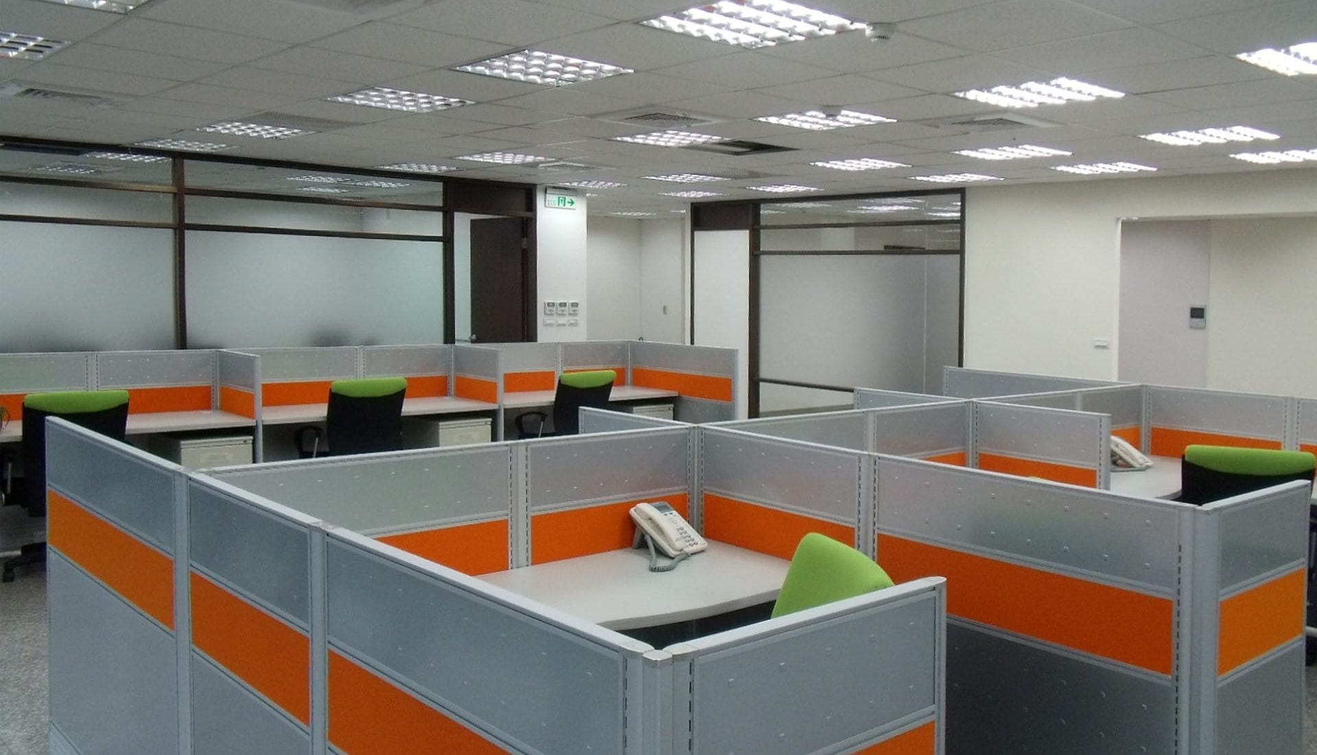 辦公室空間-四季春屏風系統家具2